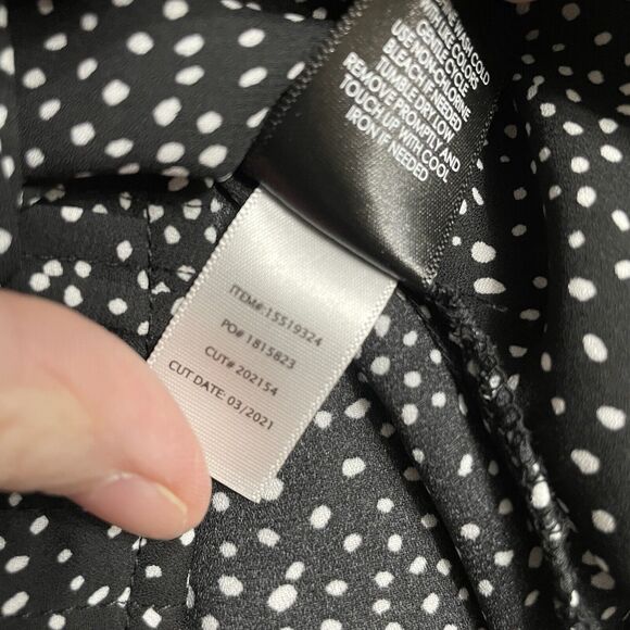 Torrid Plus Size 2/ 2X Black Polka Dot V-Neck Pintuck Button Front Georgette - Picture 8 of 12